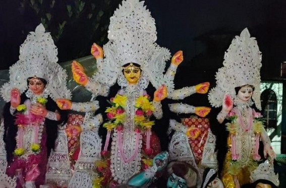 Durga Puja Panchami : Clubs carrying idols to Puja Pandals as Shashsthi Puja is Tomorrow